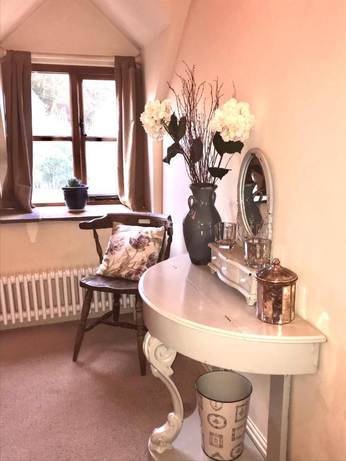 Dove Cottage Bisley  Екстериор снимка