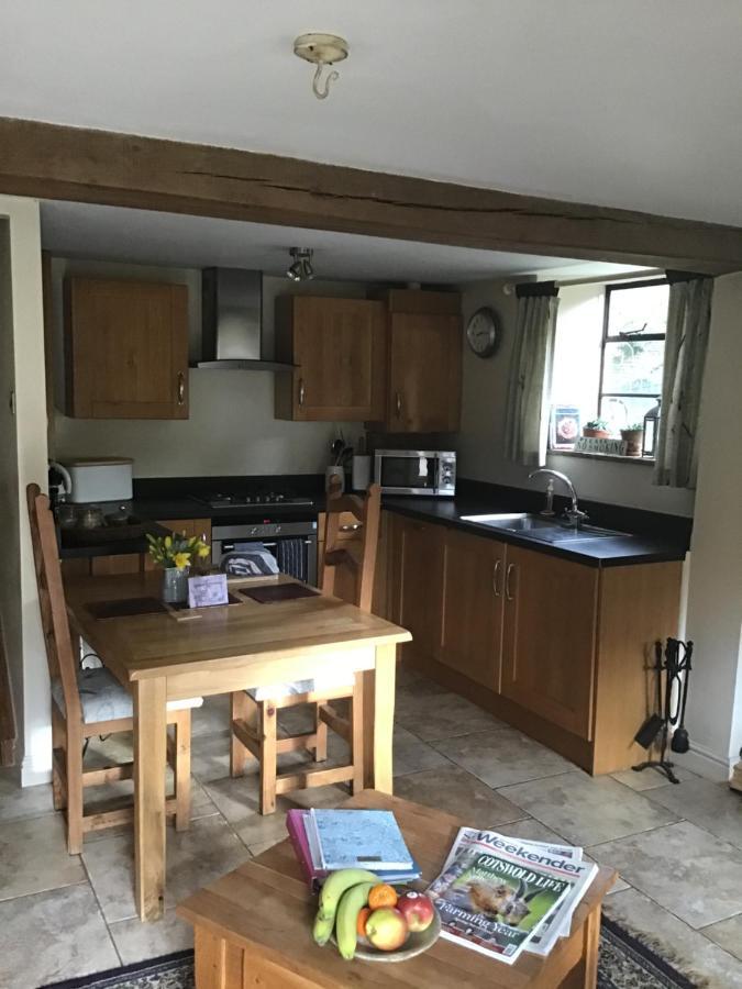 Dove Cottage Bisley  Екстериор снимка