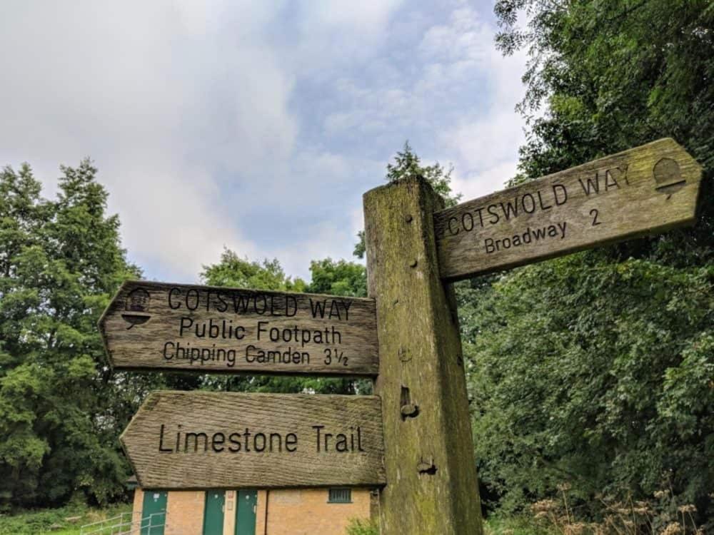 Dove Cottage Bisley  Екстериор снимка