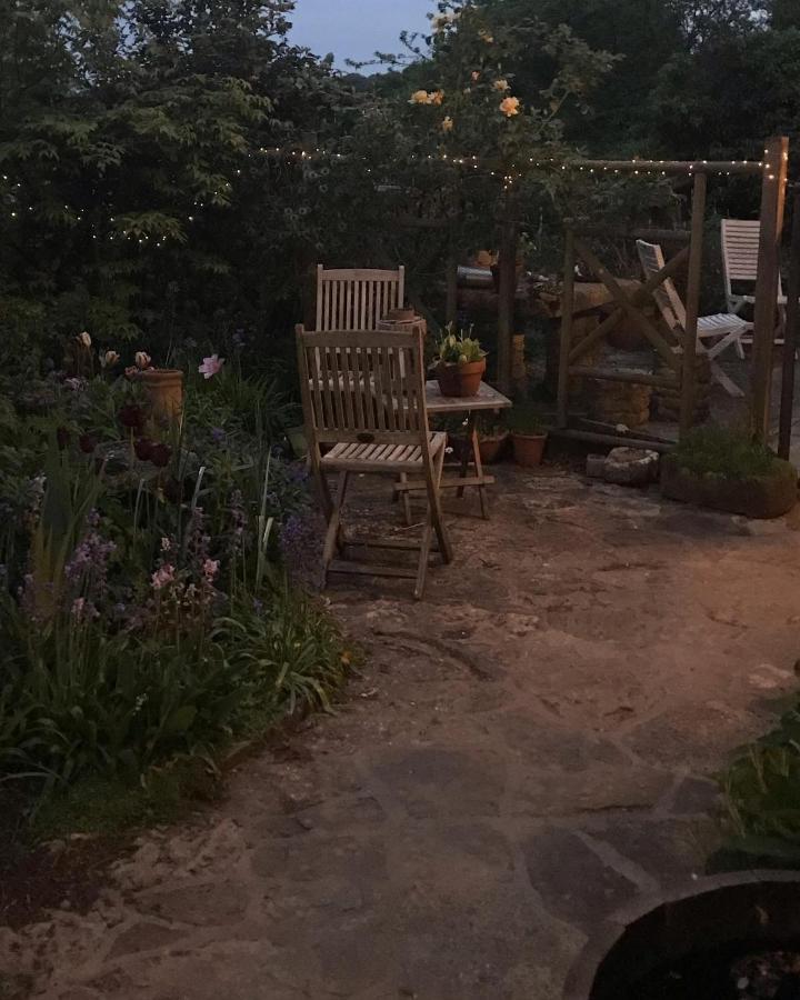 Dove Cottage Bisley  Екстериор снимка