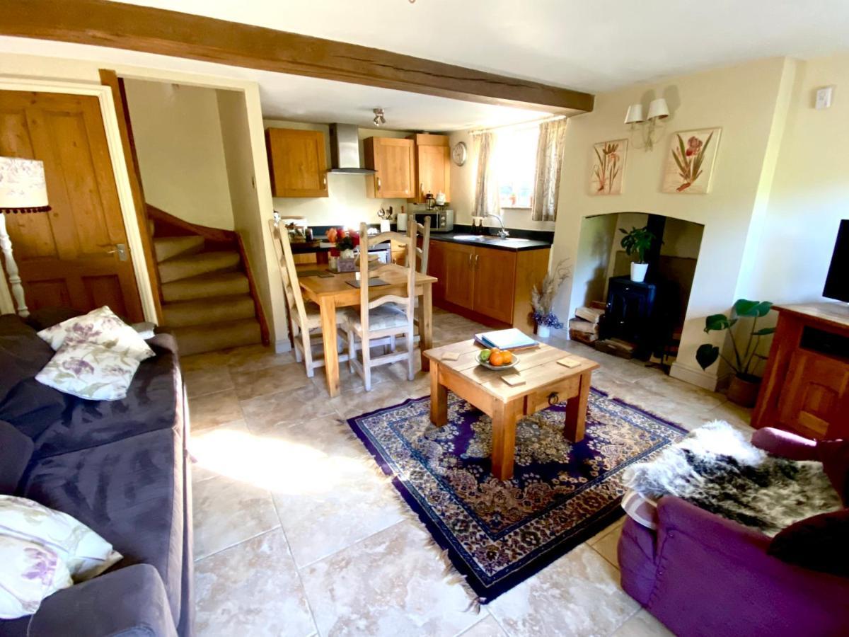 Dove Cottage Bisley  Екстериор снимка