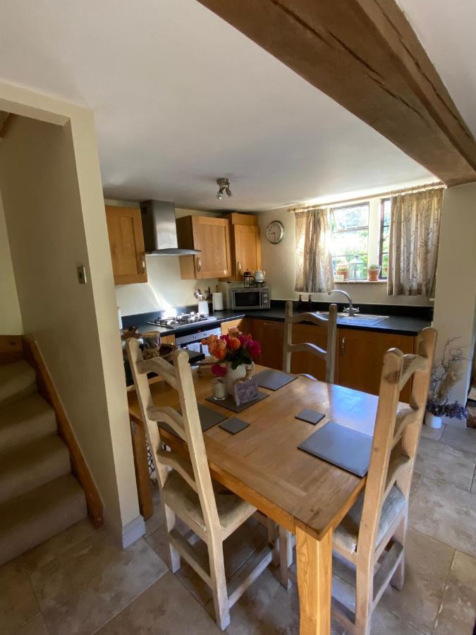 Dove Cottage Bisley  Екстериор снимка