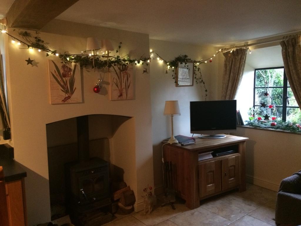 Dove Cottage Bisley  Екстериор снимка