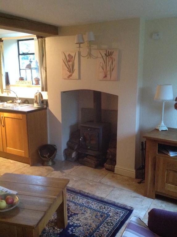 Dove Cottage Bisley  Екстериор снимка