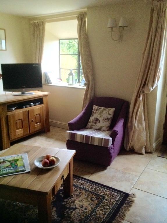 Dove Cottage Bisley  Екстериор снимка