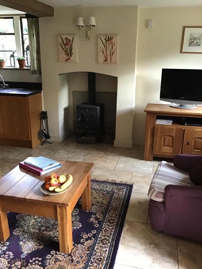 Dove Cottage Bisley  Екстериор снимка
